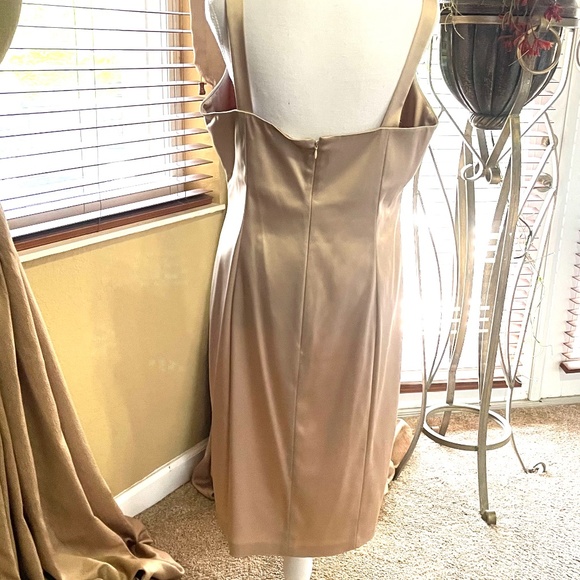 Cocktail dress. - Picture 3 of 7